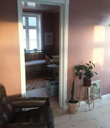 Romslig Og Saeregent Hus * Skodje