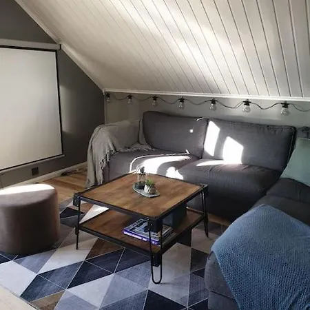 Romslig Og Saeregent Hus * Skodje