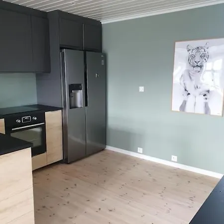 بيت للعطل Romslig Og Saeregent Hus *